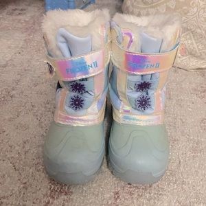 Frozen size 9 snow boots